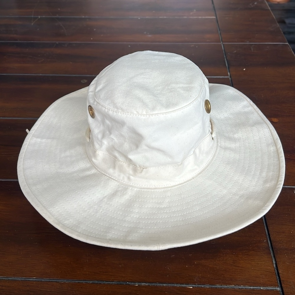 The Tilley Endurables Wide Brim Outdoor Hat Preowned - Picture 4 of 8